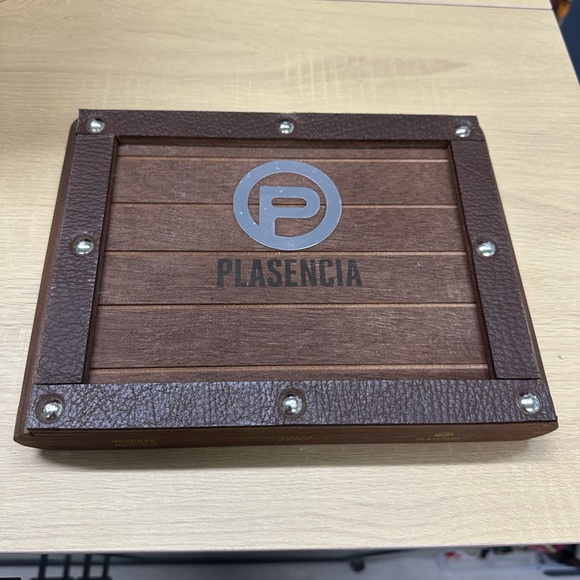 Plasencia Wood Embellished Hinged Lift Top Cigar Box - Picture 1 of 7